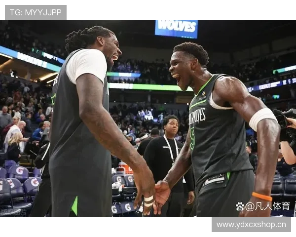 爱德华兹半场火力全开16投10中狂砍29分三分球命中率高达60